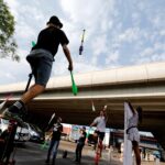 Artistas circenses recaudan fondos para el World Juggling Day Querétaro 2024