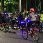 Ciclistas rinden homenaje a Fátima Ramos con una rodada nocturna en Querétaro